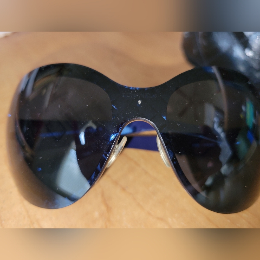 CHANEL Dark Blue Oversized Sunglasses - Picture 6 of 14
